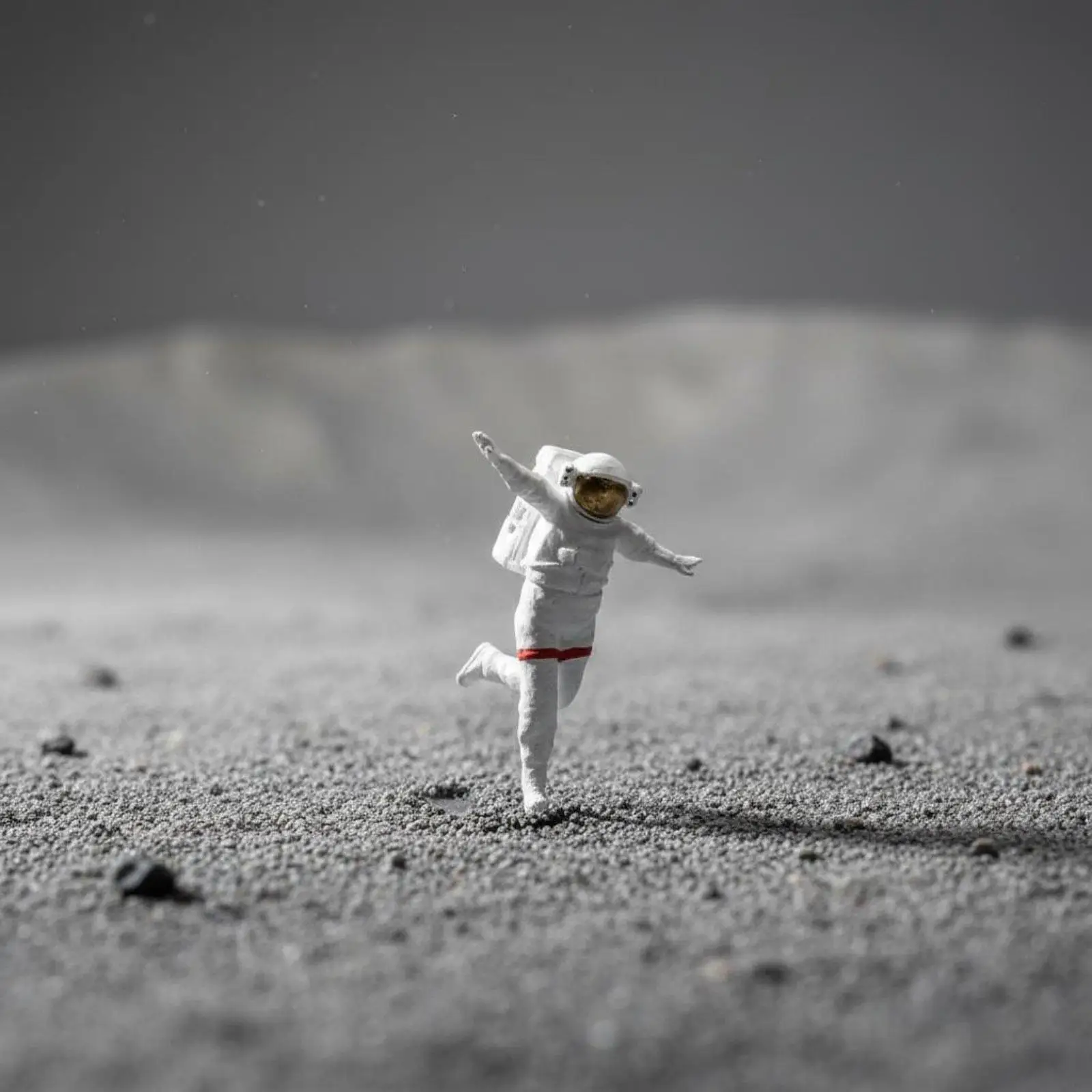 1/64 Scale Astronaut Figurine Detailed coating/64 Astronaut Model Resin Material
