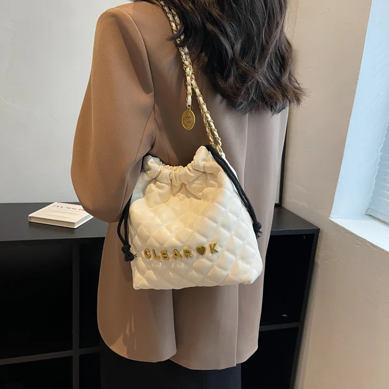 Fashion Women 2022 New Designer Luxury Rhombus Chain Shoulder Underarm Bag Advanced Texture Slung Bucket Bag