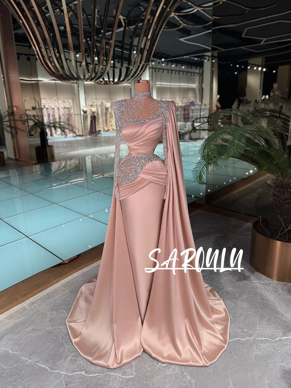 

Новое роскошное вечернее платье с высоким воротом и украшением из кристаллов, румяно-розовое плиссированное атласное платье с накидкой и рукавами, торжественное коктейльное платье для гала-класса