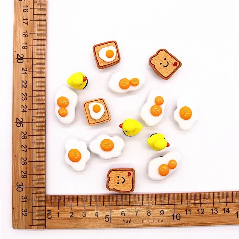 Schuhanhänger aus Hartharz im Lebensmittelstil, Dekorationen, Toast, pochiertes Ei, Schuhschnalle, Zubehör, doppelt gewogene Eier, Verstopfungsabzeichen, Clips, Pin – Detail 3