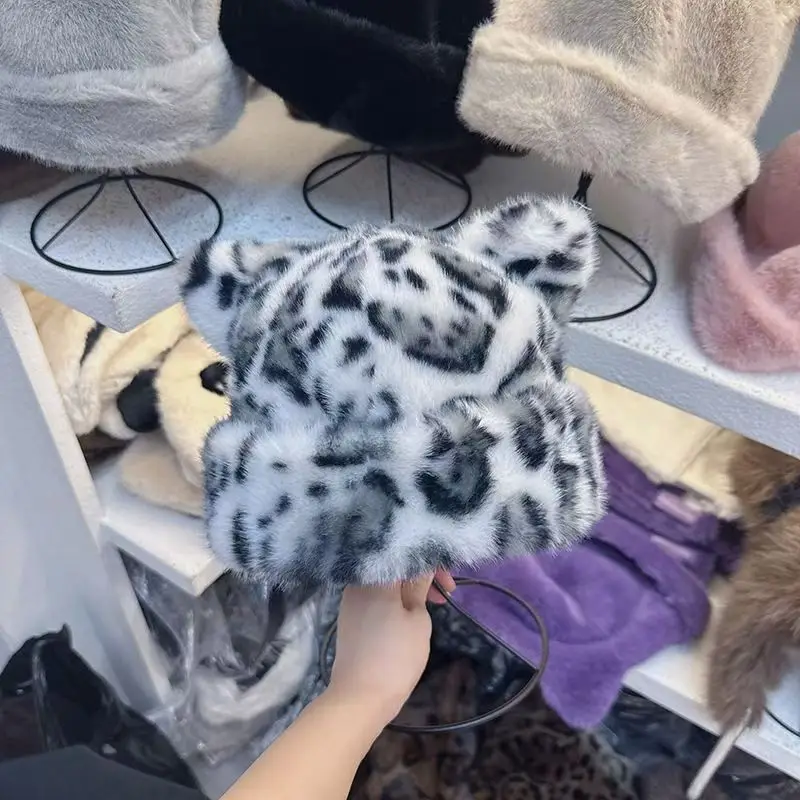 2025 nuovo cappello a secchiello in peluche con stampa leopardata retrò da donna autunno e inverno ispessito protezione per le orecchie calda imitazione capelli di visone