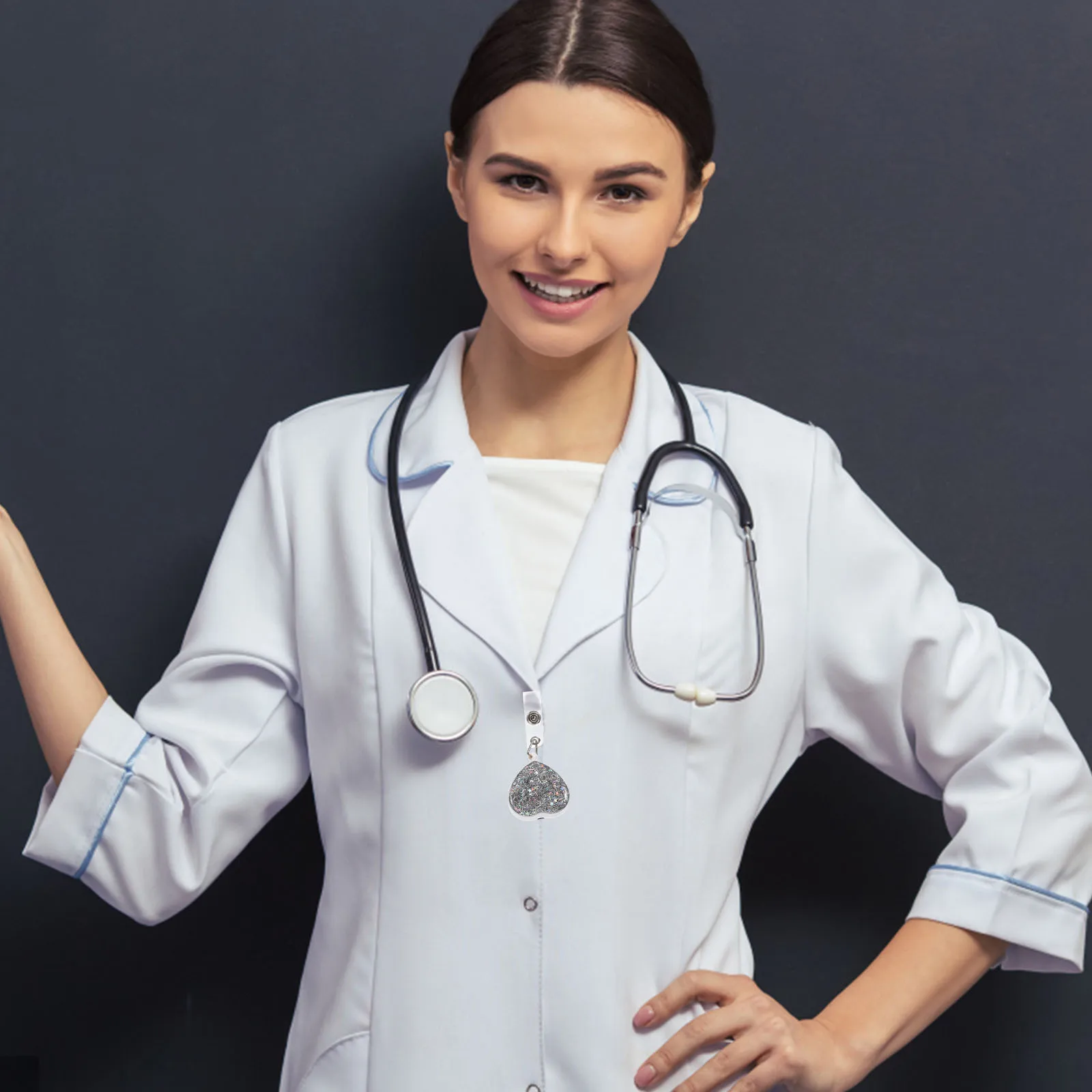 

2Pcs Heart-Shaped Badge Holders Fine Workmanship Decorative Id Card Clips Portable Name Tag Buckles for Waiters Students