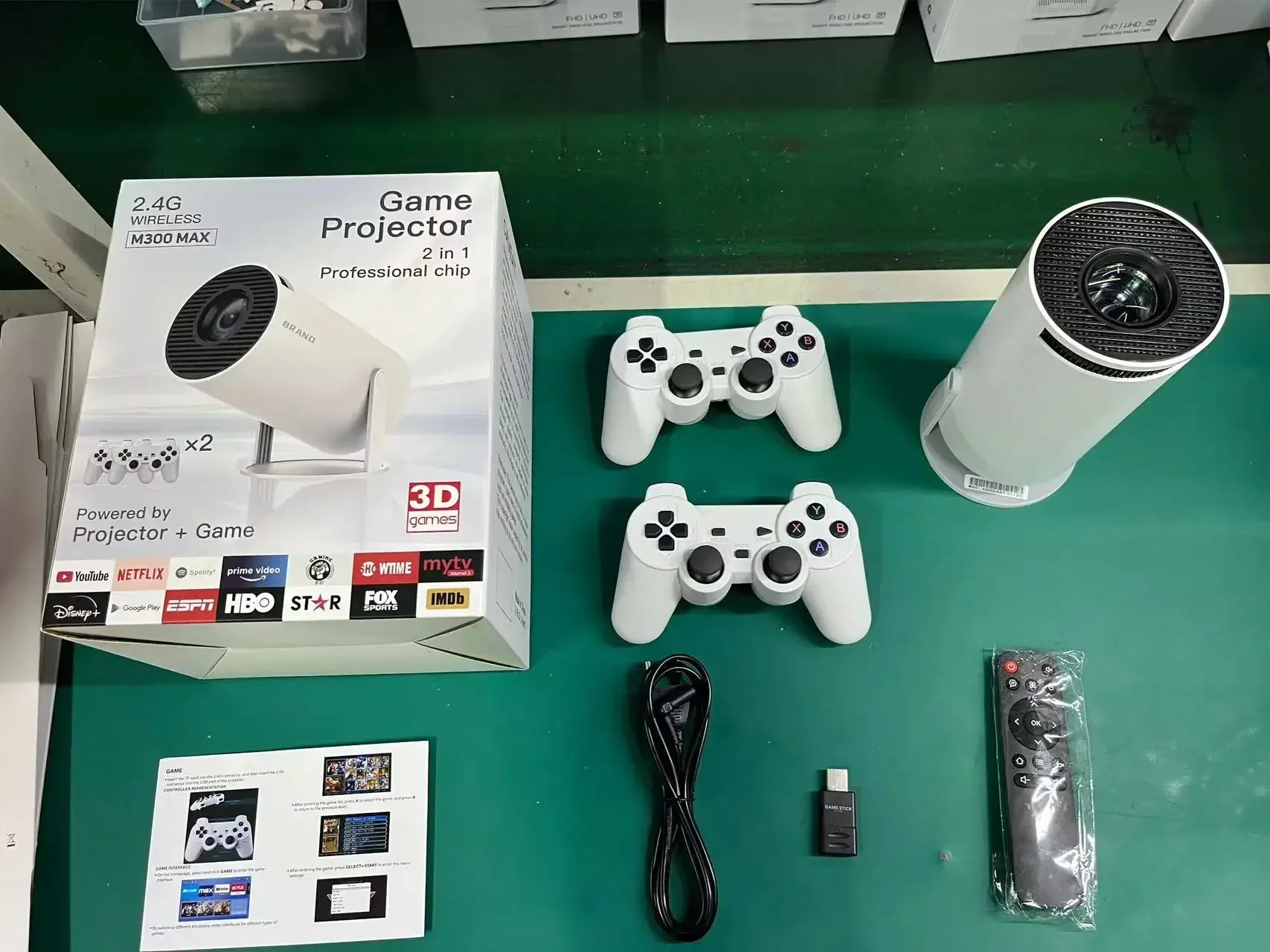 2025 M300 MAX consolas de juegos Retro Android11 proyector de juegos 3D portátil con dos asas RK3326 1080p BT5.4 4K cine en casa inteligente