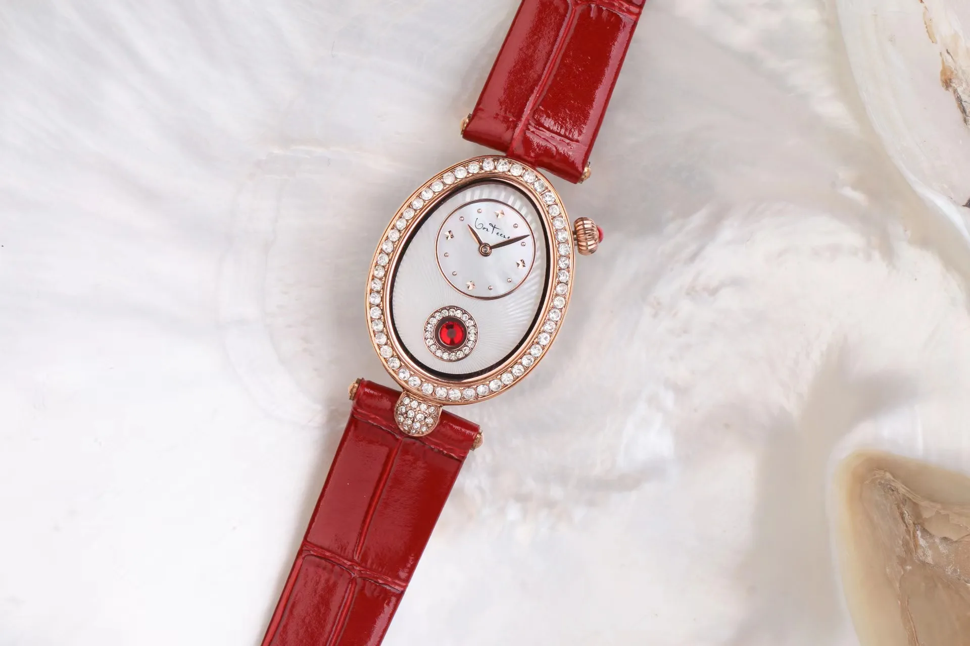 VONTEESE Ladies Belt Quartz Movement Watch