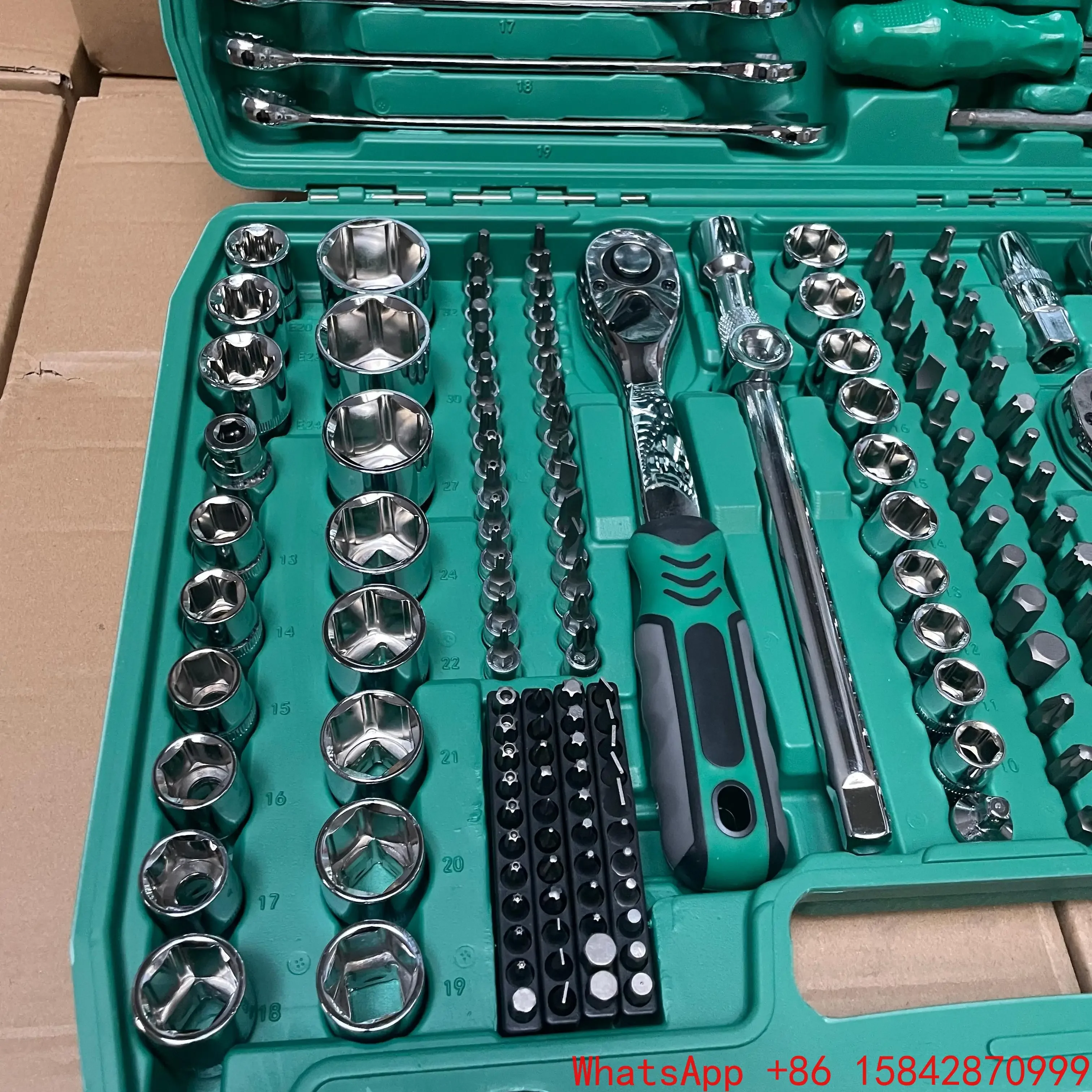 Set di riparazione auto da 216 pezzi di qualità tedesca Set di chiavi a manica multifunzionale Riparazione auto con chiave a cricchetto con involucro combinato