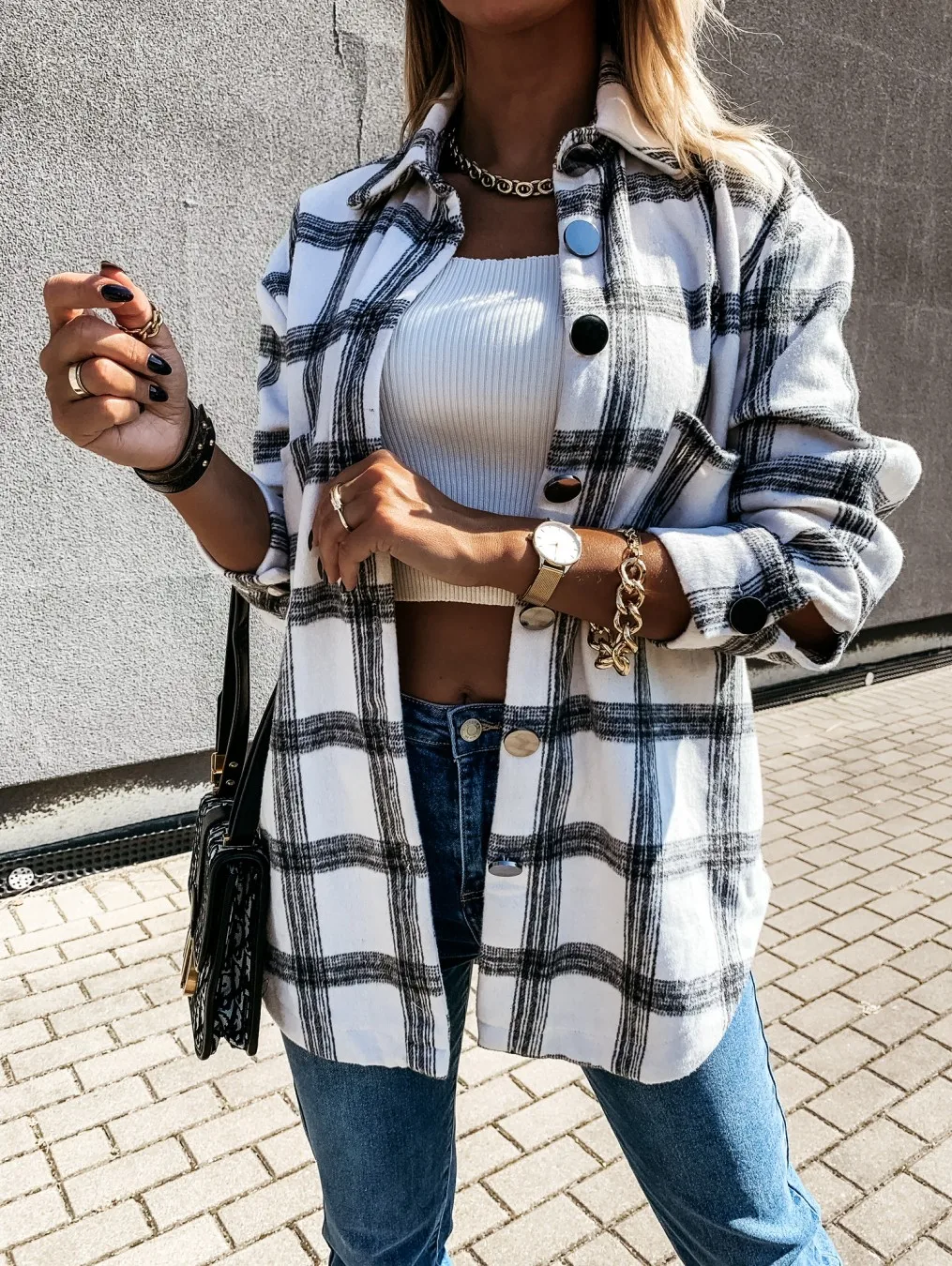 Instagram influencer autumn and winter loose and casual retro plaid long sleeved shirt jacket asymmetrical long plaid shirt