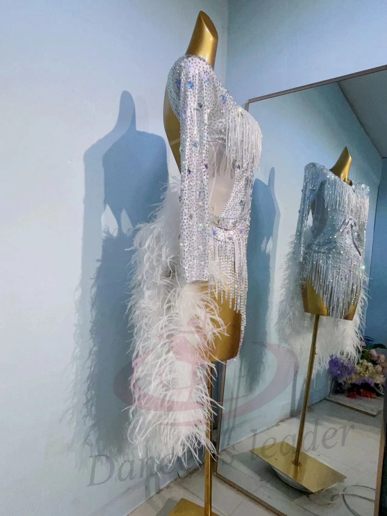 فستان رقص لاتيني فستان لامع مخصص راقي مع زي احترافي لمرحلة سامبا من اللؤلؤ الماسي