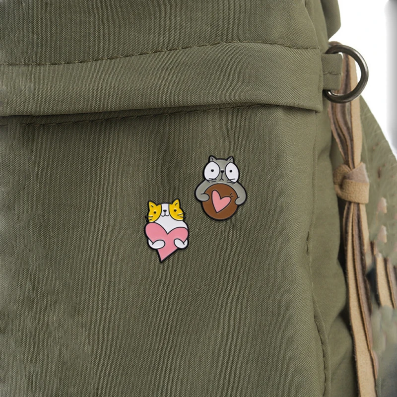 لطيف الحيوان القطط والحب القلب شارة المينا بروش دبابيس العصرية سبائك معدنية مضحك القط الحلوى تصميم التلبيب دبوس مجوهرات اكسسوارات #4