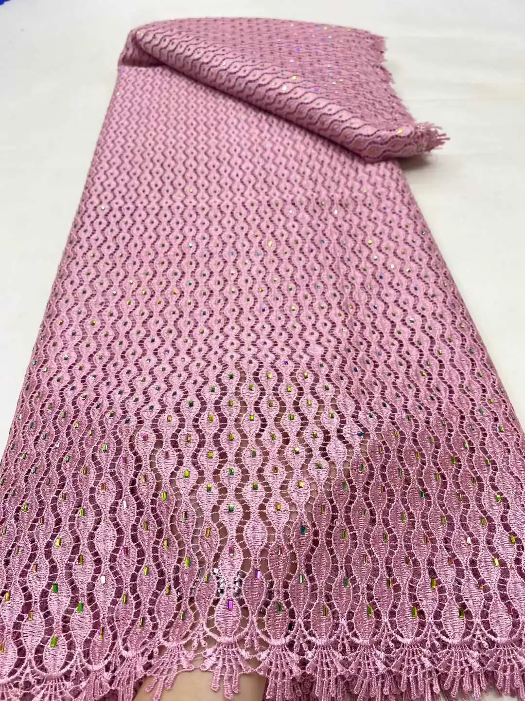 الحليب الأفريقي الحرير الحبل الدانتيل النسيج 2025 شمسيّة دانتيل عالية الجودة 5 ياردة النيجيري الفرنسي شبكة الدانتيل بالحجارة لخياطة فستان الزفاف