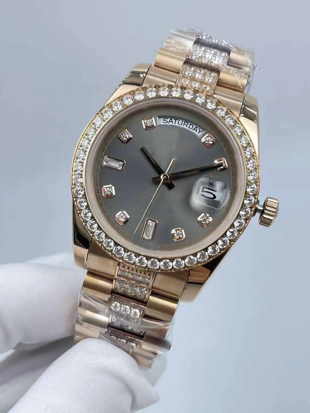 Exquisite Fashion Waterproof Watch for Women - 36mm, Diamond Pit Pattern, Calendar Window, Steel Band