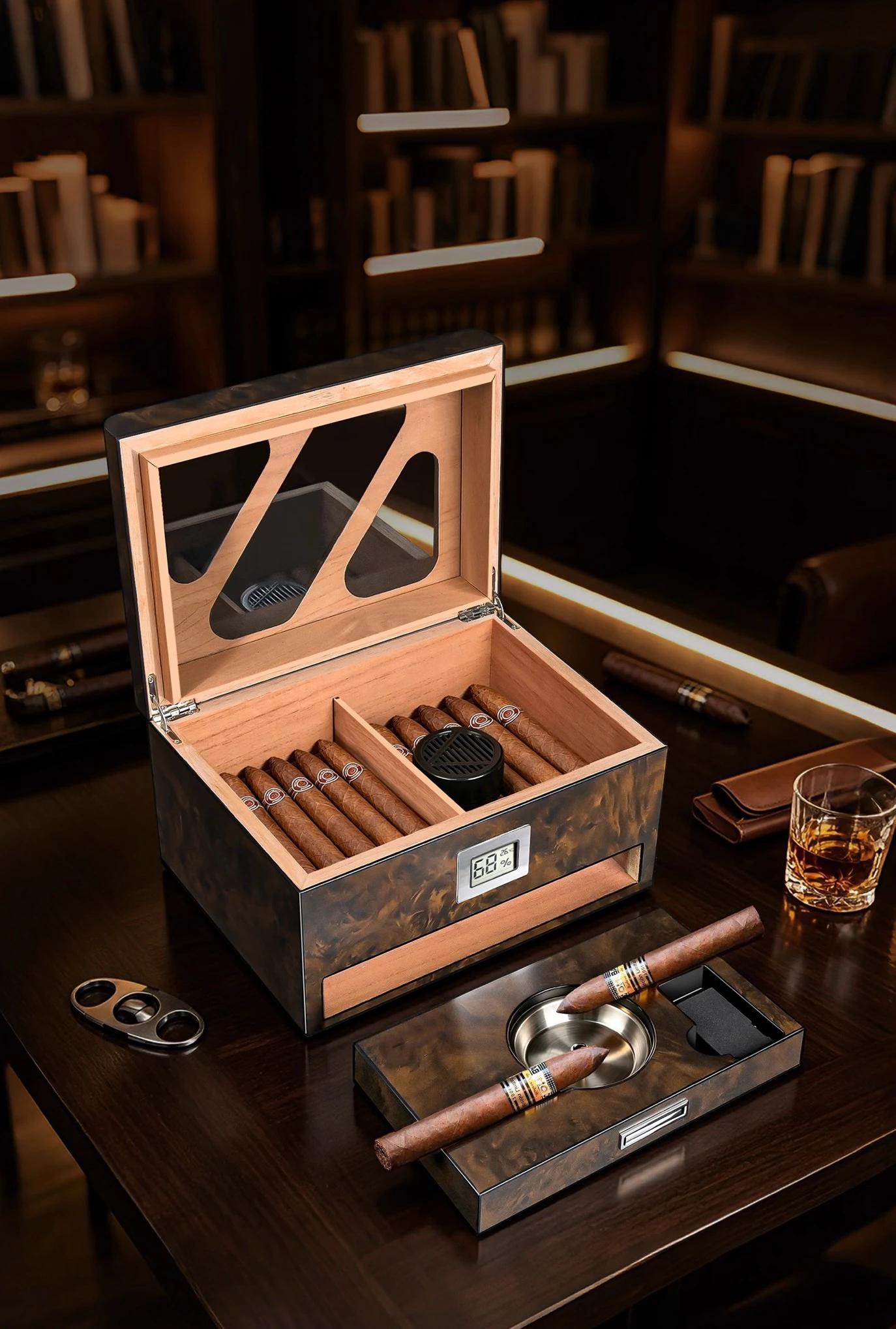 A Two-Piece Cigar Box Set, With An Integrated Design Of The Ashtray Body And A Large Capacity Cigar Box Made Of Cedar Wood.