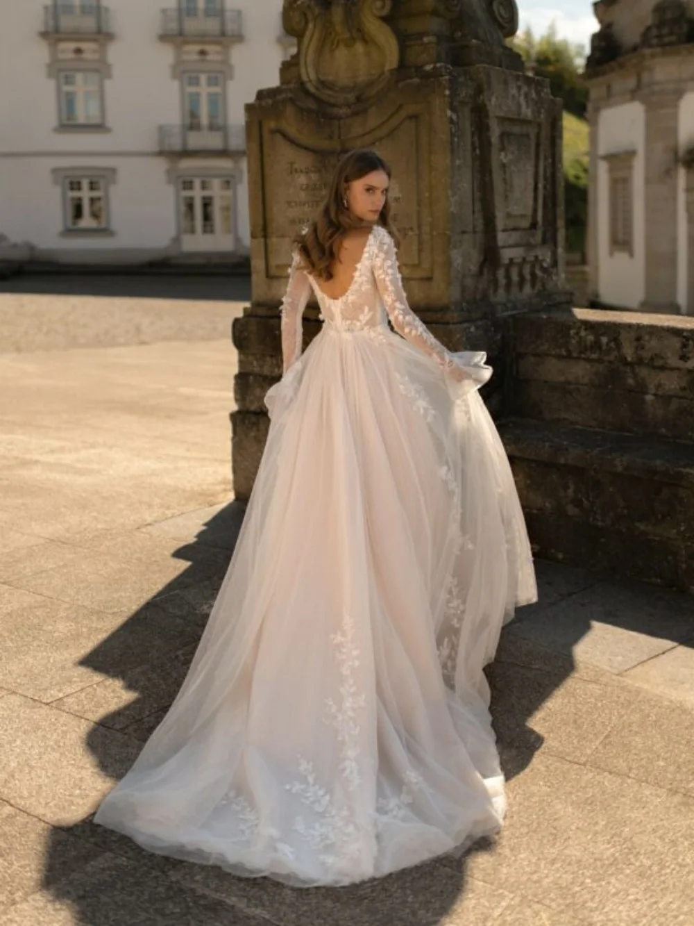 Spitzenapplikationen, verträumtes A-Linien-Hochzeitskleid, langärmeliges Brautkleid mit U-Boot-Ausschnitt 2026, maßgeschneiderte bodenlange Kleider für die Braut