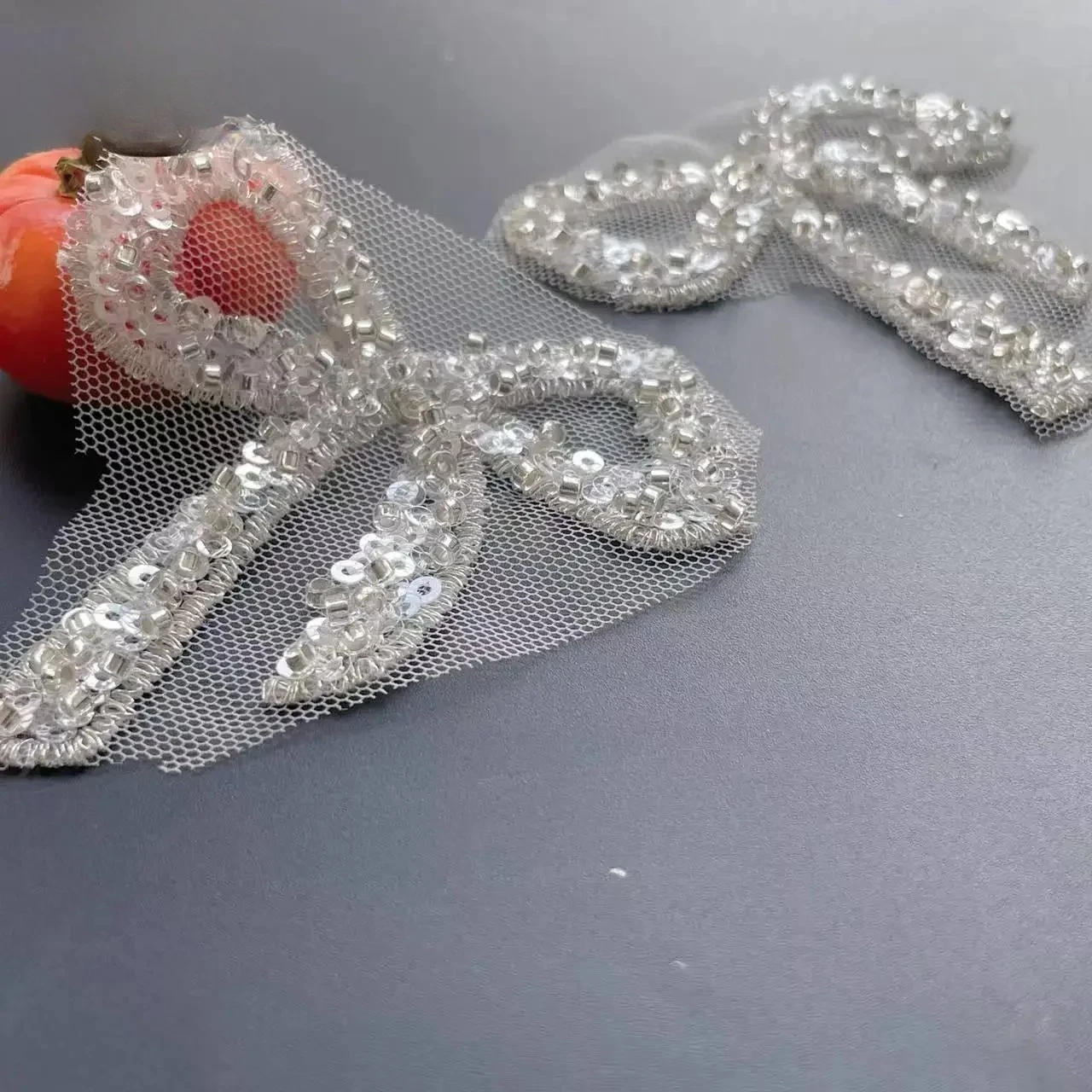 

20 PCs/Lot.Silver Small Bow, 7*7cm, Beaded Lace Patch Applique, Haute Couture, Wedding Dress Background Decoration Accessories