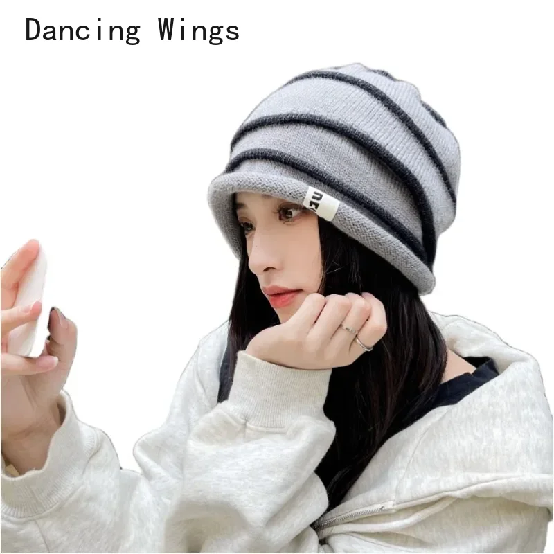 Ladies Knitted Hats Warm and Lock Temperature Outdoor Men and Women Skin-Friendly Soft Big Head Woolen Hats Clothing Accessories