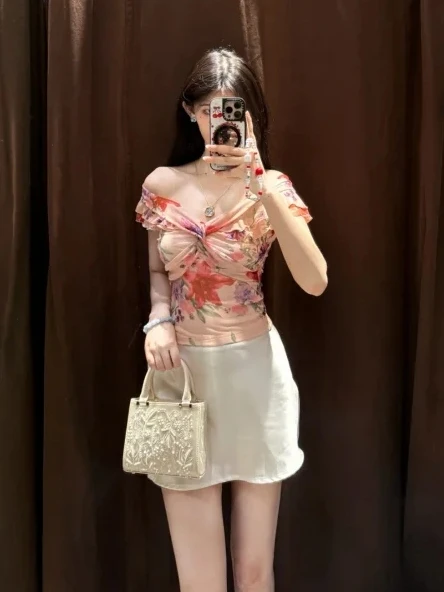 

Unique Beautiful Floral Slim Fit T-Shirt Women's Summer Fashion Top Shoulder Baring Print Short Sleeve Casual Versatile Style