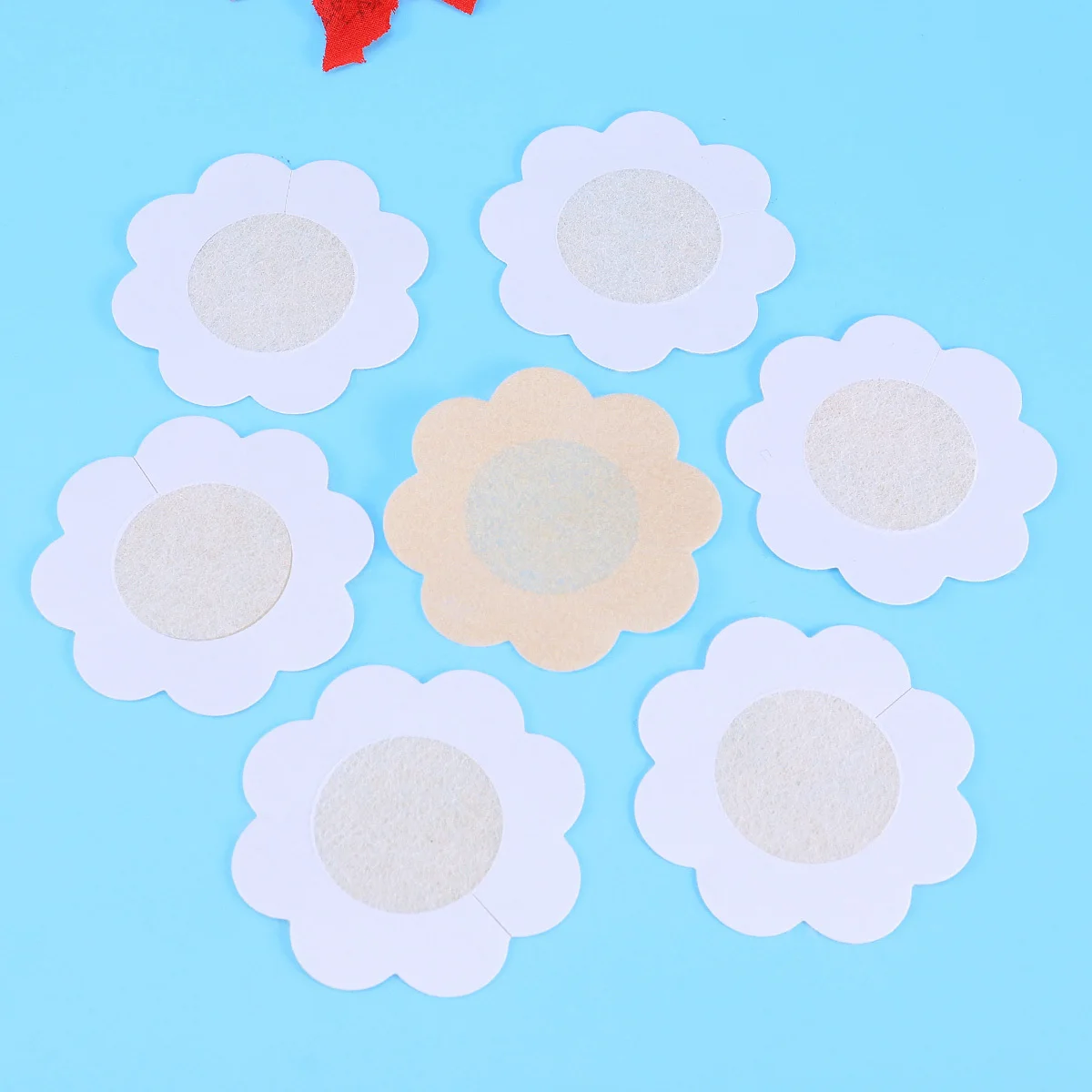 منصات الثدي المتاح غير المنسوجة تنفس لزجة يغطي للنساء سلس رفع الصدر ملصق لصق حمالة صدر غير مرئية