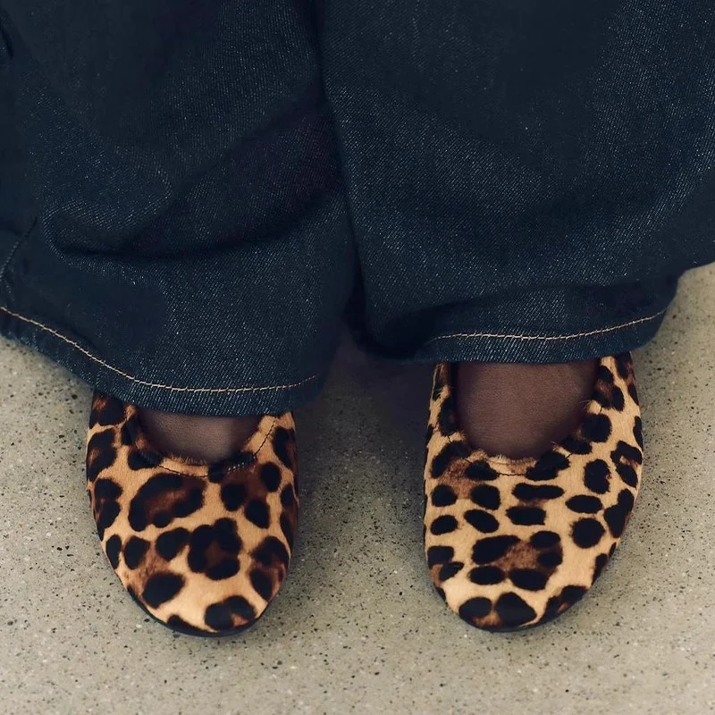 

Новинка лета 202, черные женские балетки с леопардовым принтом, замшевые туфли без шнуровки на плоской подошве с круглым носком, пикантные элегантные женские туфли на плоской подошве