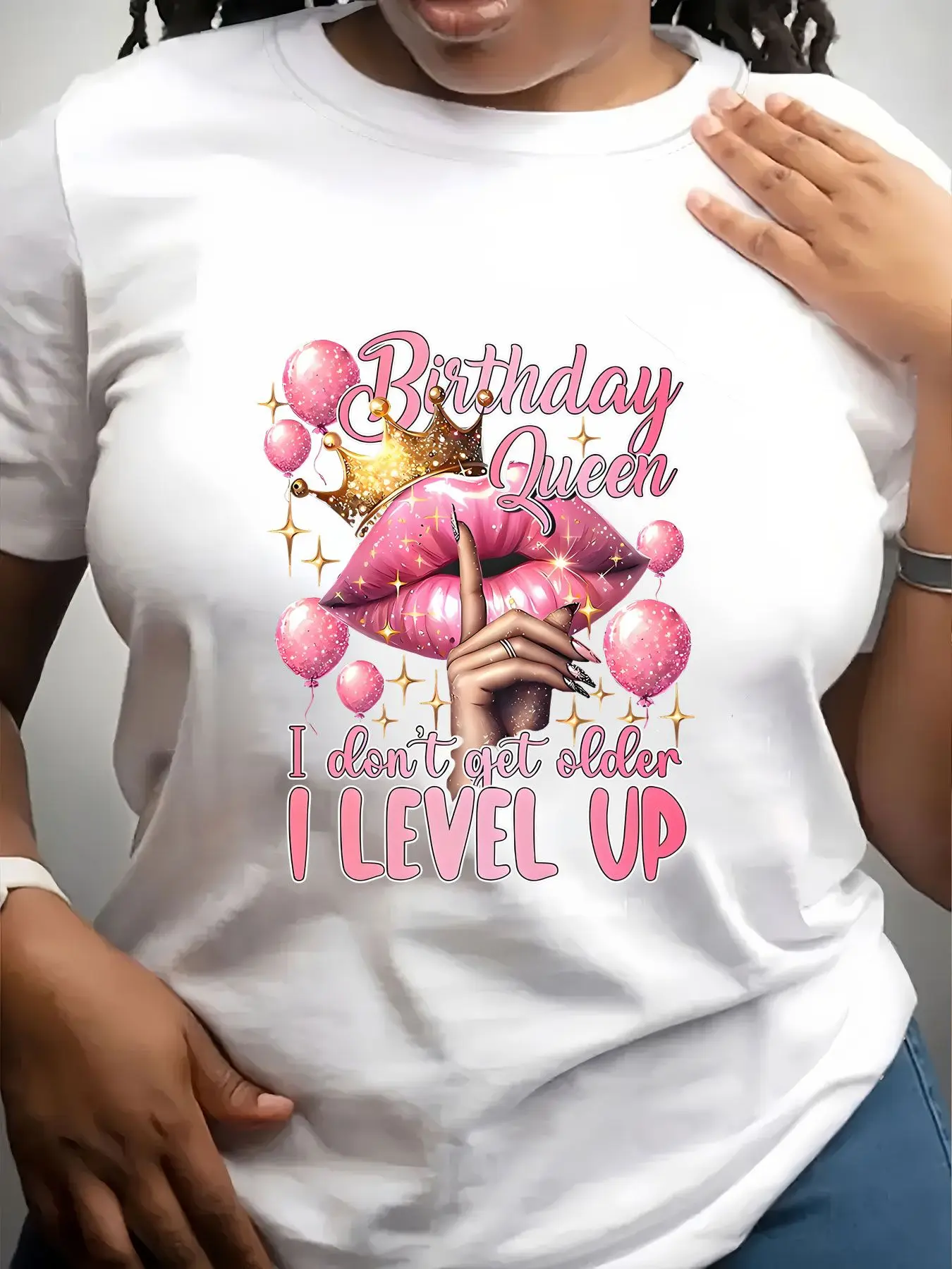 Women's Trendy Crew Neck T-Shirt Birthday Queen Level up Design Suitable for Casual Sportswear