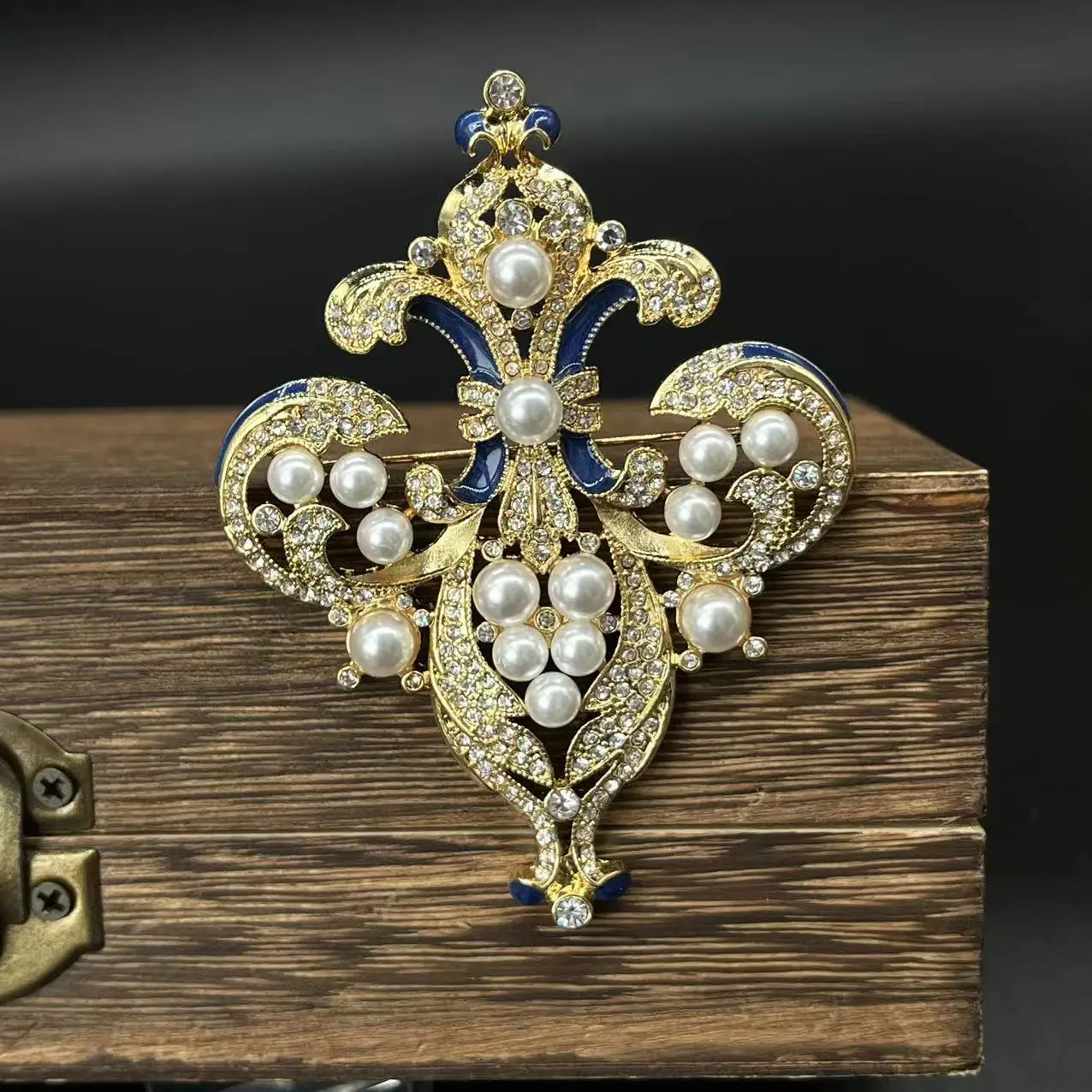 

Medieval iris EuropeAn-American baroque pearl corsage