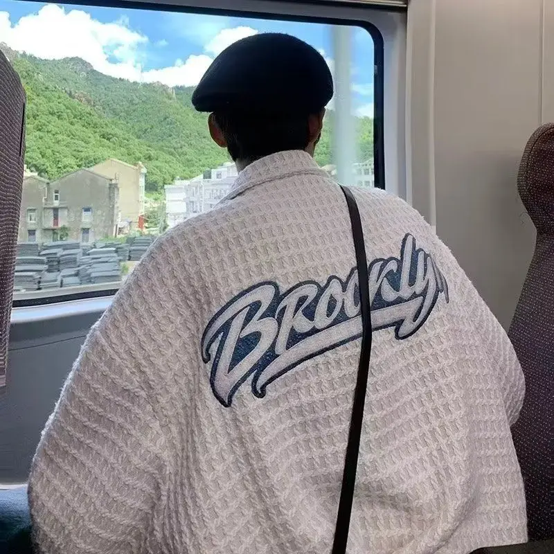 

Спецодежда в японскую полоску Long Sve с вышивкой, свободный крой и воротником irt, мужская модная BF Sle, драпированный воротник, украшение на пуговицах...