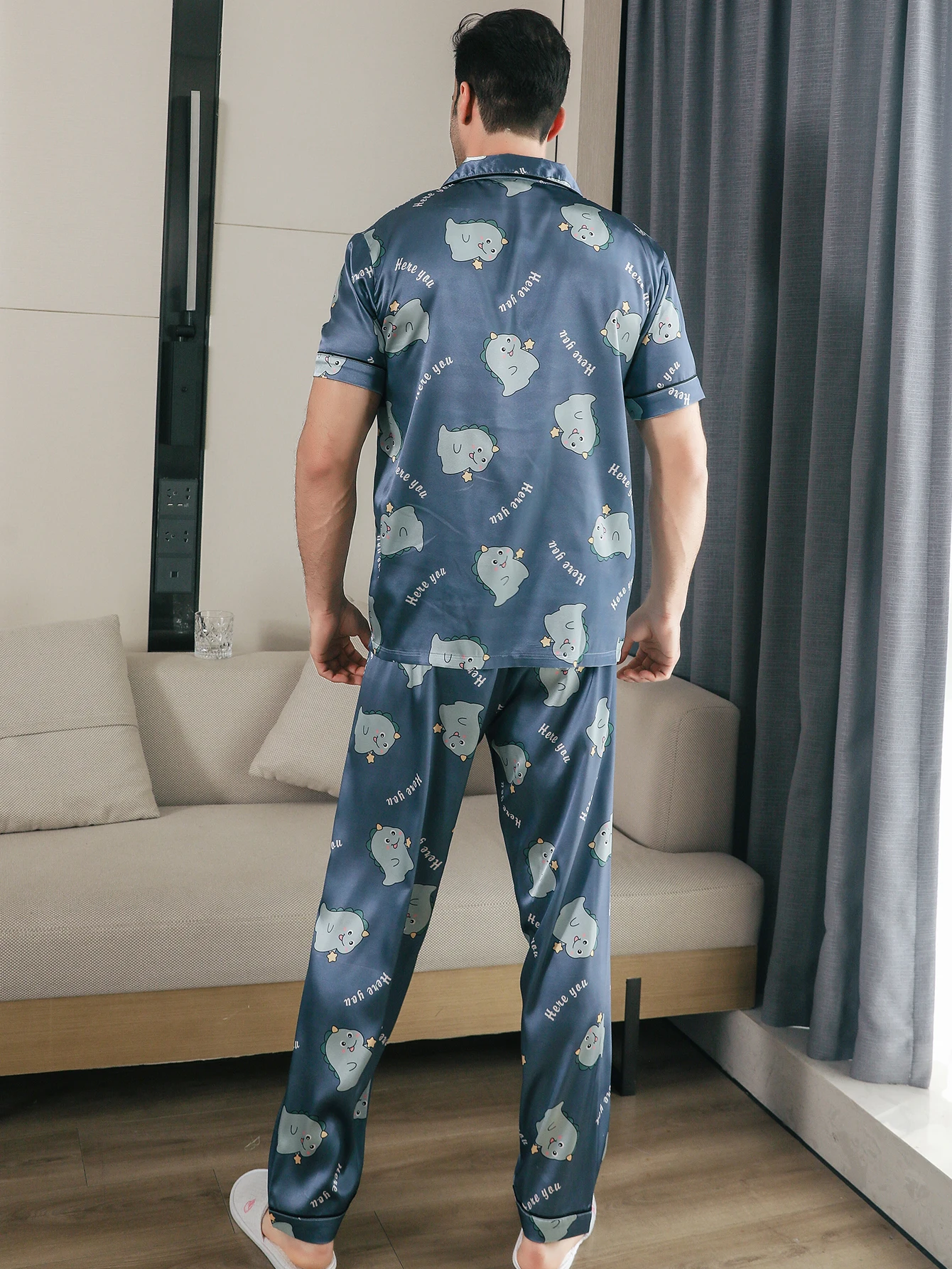 Ensemble de vêtements de nuit deux pièces pour hommes pantalons à manches courtes motif de dinosaure de dessin animé imprimé vêtements de maison été