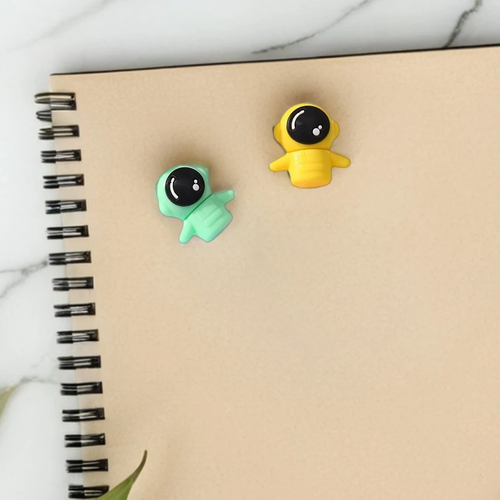 

20 Pcs Cartoon Eraser Astronaut Design Clean Erase Portable Ideal Gift Colors Classroom Supplies Party Favor Stickers