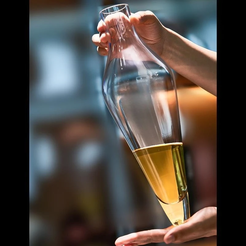 Champagne, white wine, decanter, hand blown, can be put into an ice bucket, quick ice wine