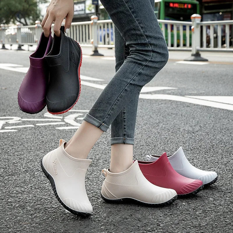 Sepatu bot hujan wanita, sepatu Platform modis bahan karet tahan air Slip on musim gugur 2024 untuk kerja