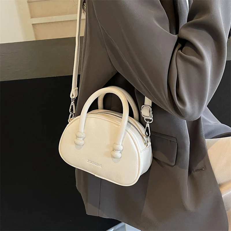 

Advanced and Fashionable Female 2024 New Simple and Popular Versatile Crossbody Bag Fashion Handheld Bowling Bag