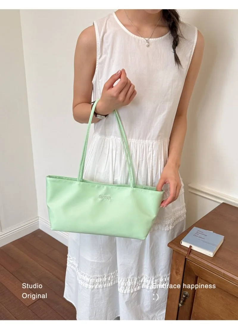 CEEKAY Minimalistische Handtasche aus massivem Nylon, zwei Tragemöglichkeiten, Metall-Sternanhänger, für Mädchen, vielseitig einsetzbar, frische, tägliche Unterarm-Umhängetasche – Detail 7