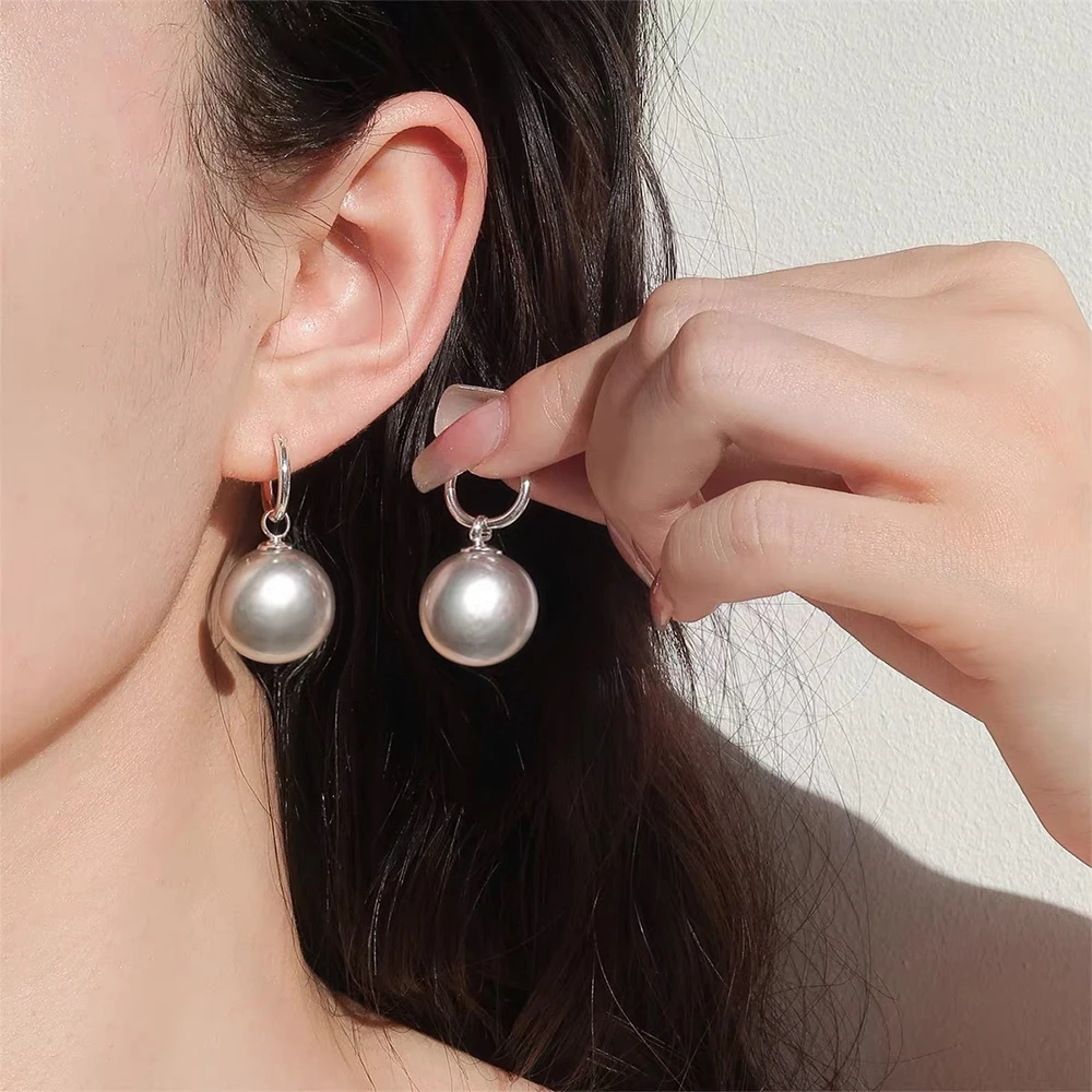 French niche cool gray large pearl titanium steel earrings, women's Hong Kong style retro earrings, Korean high-end ear accessor