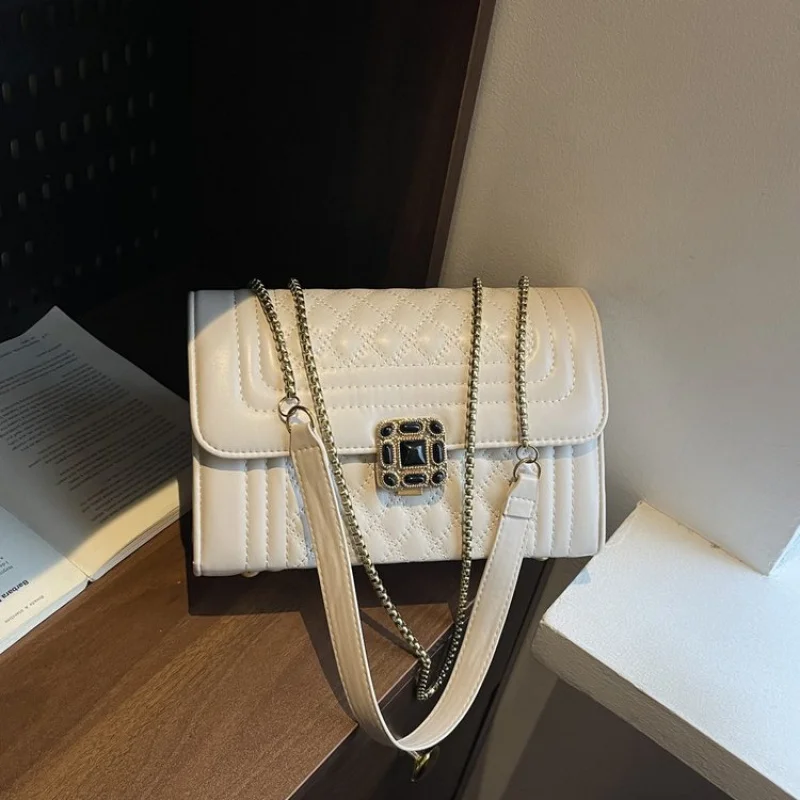 

High-End Women's Messenger Bag Made Of Premium Leather Boasting Paris Vintage Neat Daily Style​