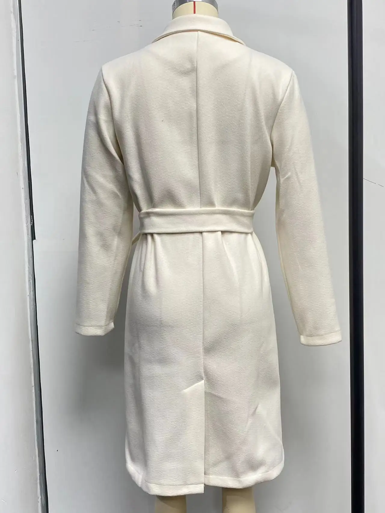 2025 осенне-зимняя женская однотонная шерстяная куртка с лацканами и длинными рукавами, простое пальто с ремешком