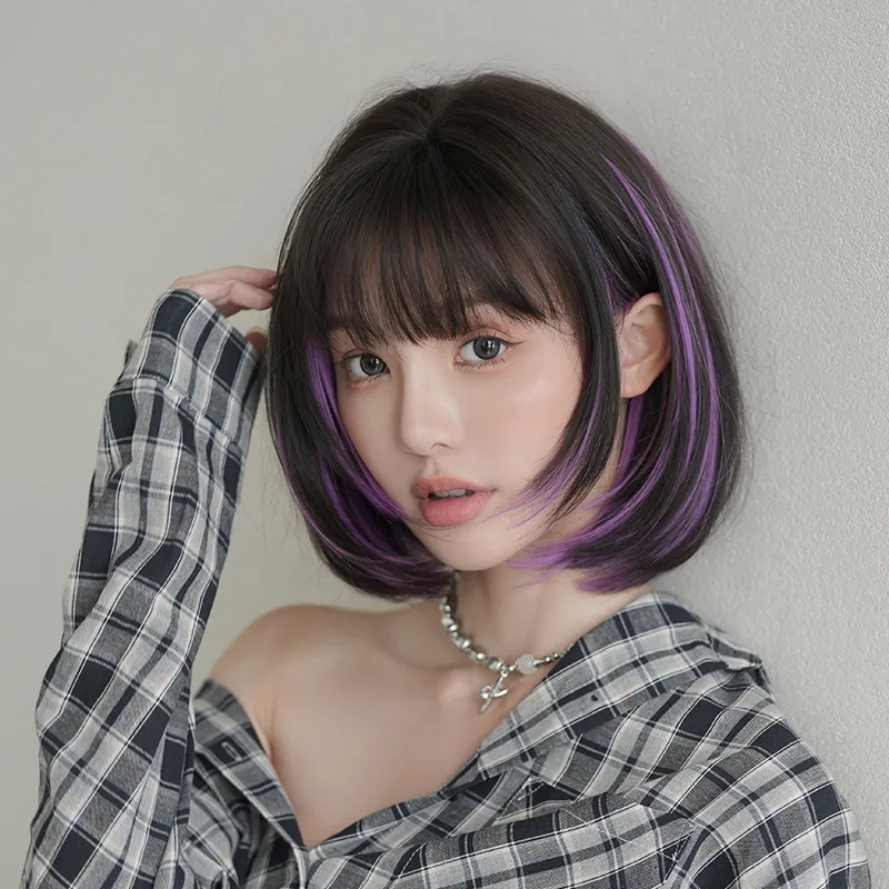 Short straight wig with inward curls, purple highlights, full head cover, synthetic fiber, high-quality high-temperature fiber