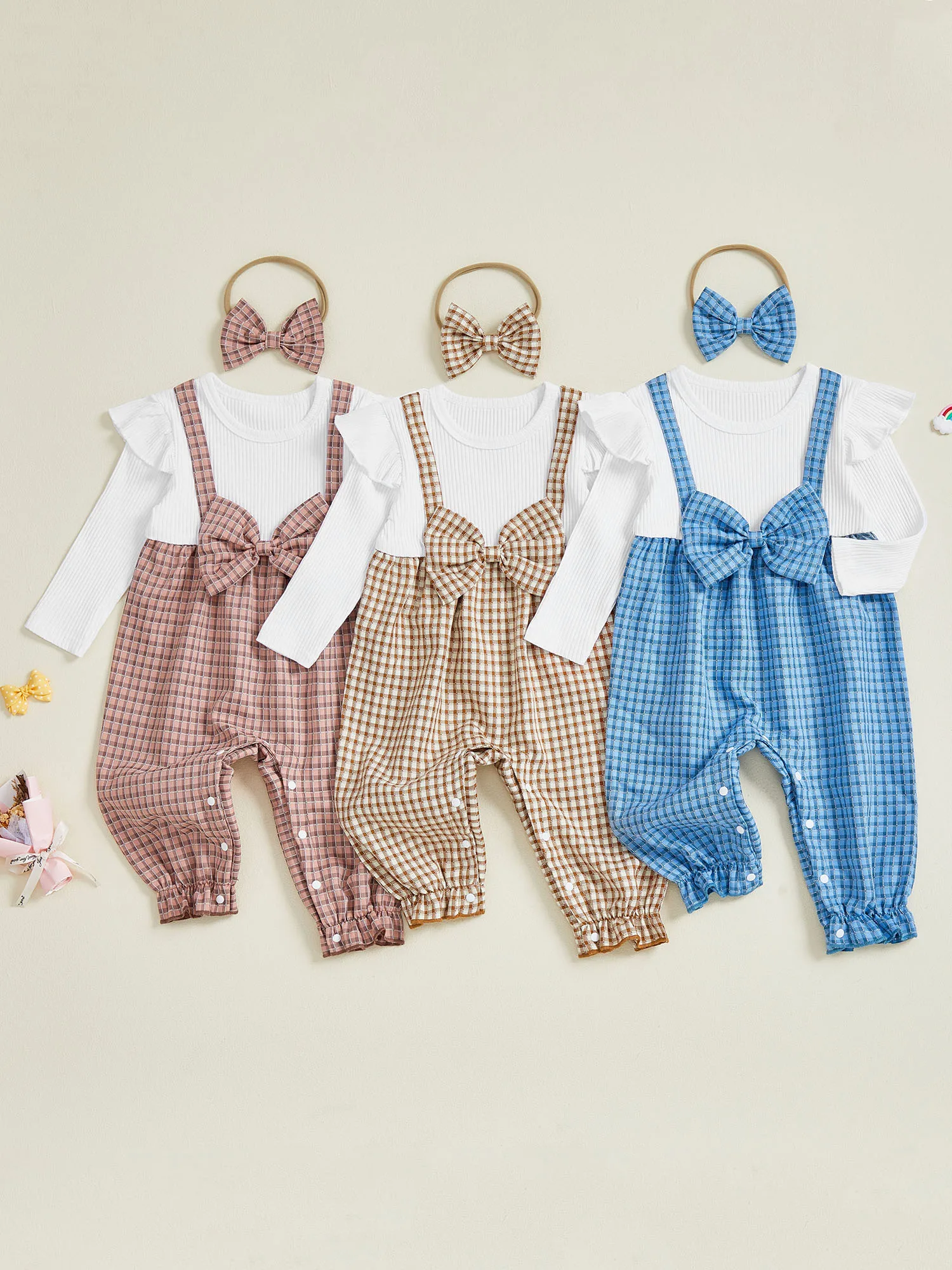 Elegante pagliaccetto da bambina con maniche a volant con stampa floreale e set di fasce abbinate per un look estivo carino