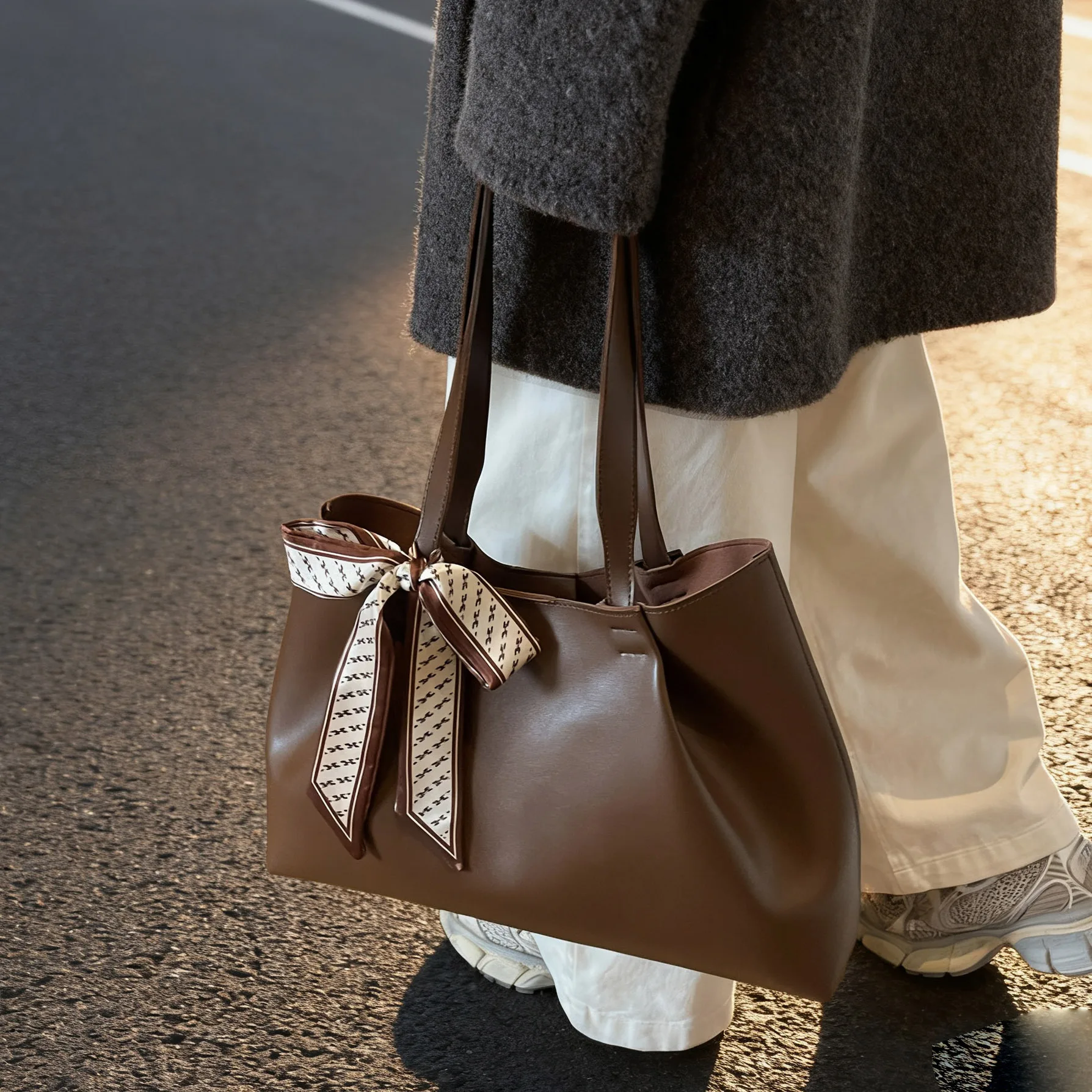 

2025 A/W Large Tote Bag for Women Big Capacity Leather Shoulder Bag Casual Commuting Chic Handbag