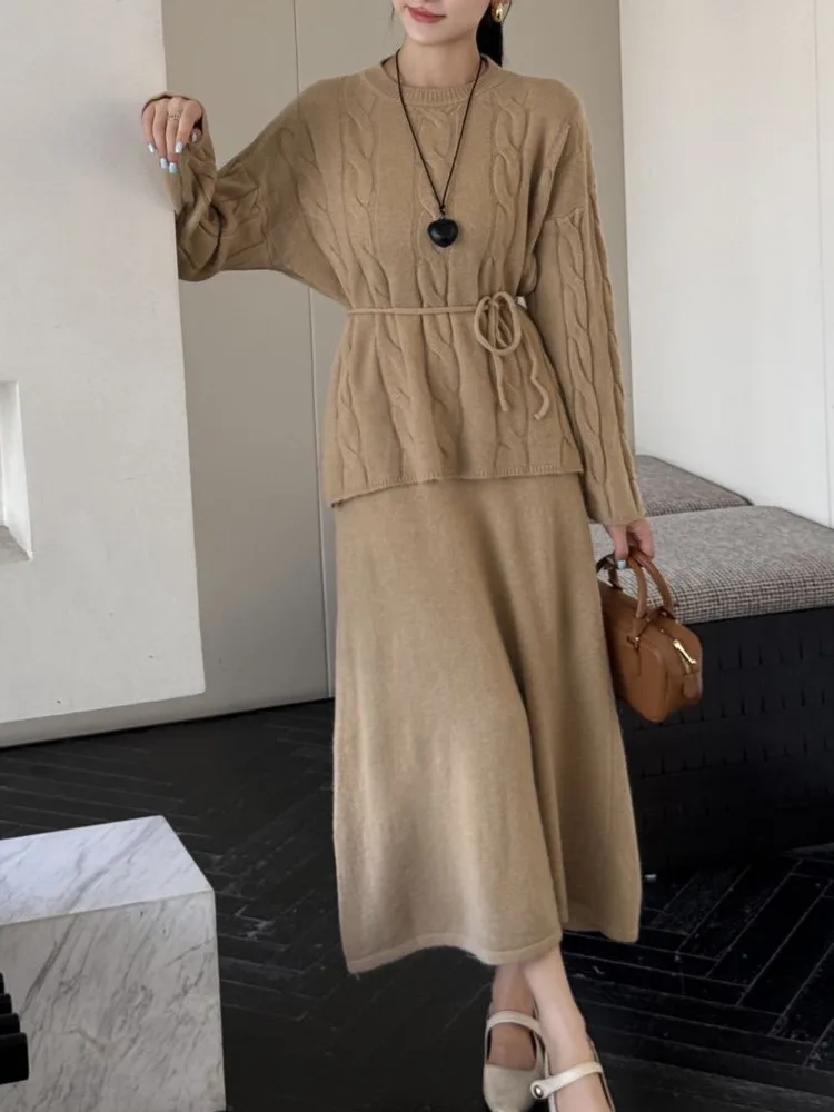 WHTREND مجموعة متماسكة برقبة دائرية للنساء لخريف وشتاء 2025 سترة جديدة برباط علوي + تنورة فضفاضة طقم مكون من قطعتين WH1821 #5