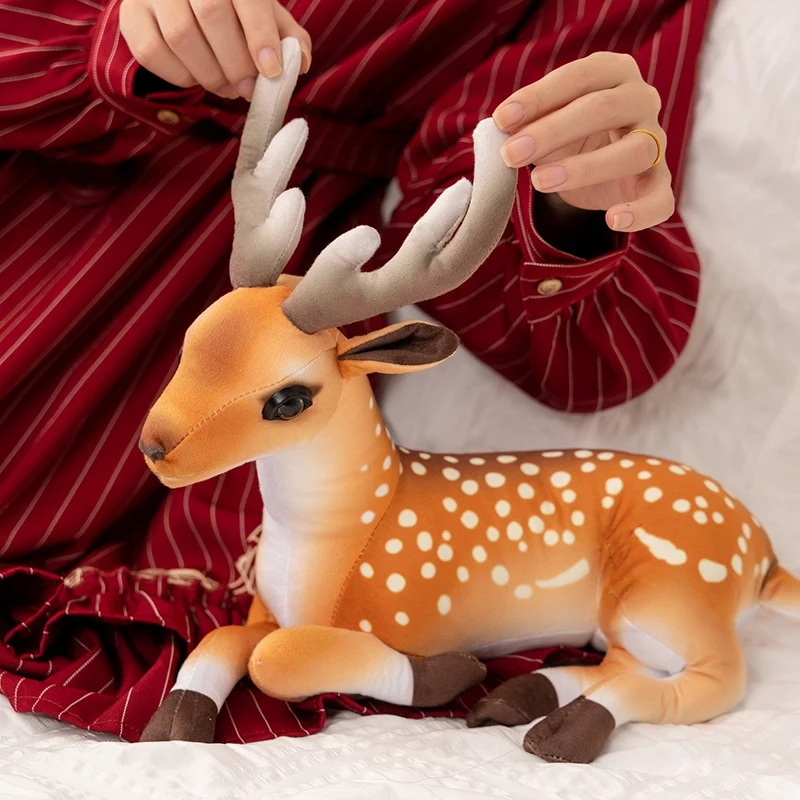 横たわる姿勢のシカ鹿のぬいぐるみ ﻿   立っている姿勢のクリスマスのトナカイのぬいぐるみ メリークリスマス 新年飾り 子供への最高の贈り物