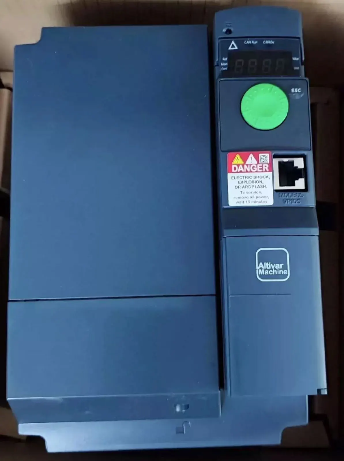 

Brand New ATV320U55N4B ATV320U75N4B One Year Warranty