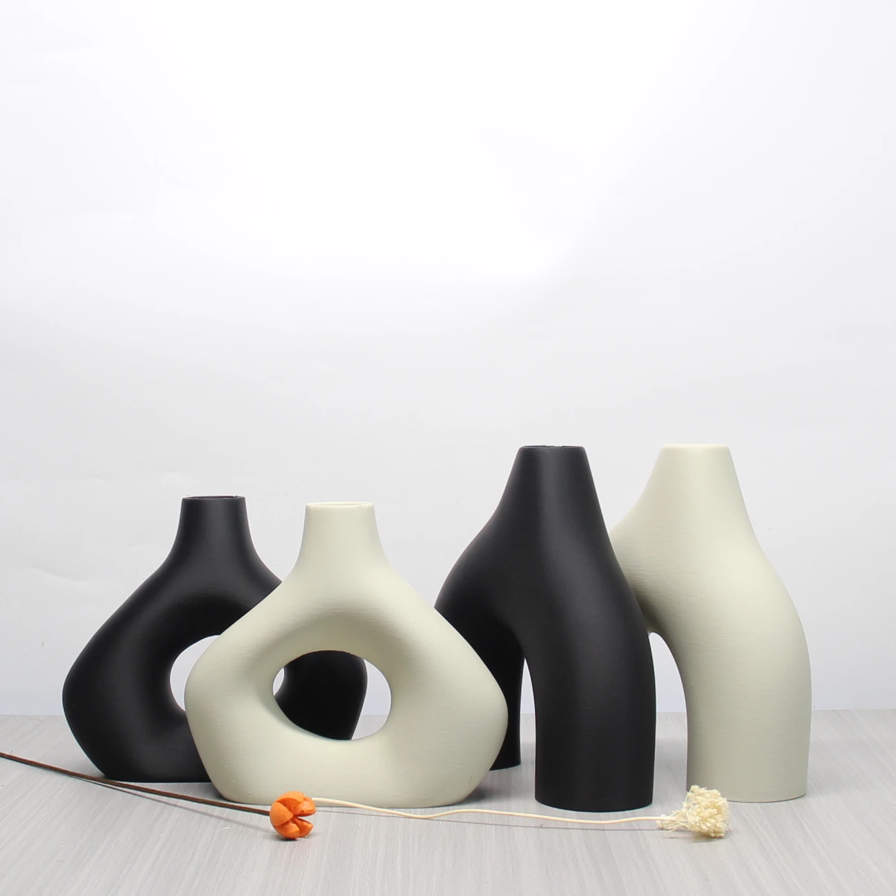 Juego de jarrones decorativos de estilo moderno, jarrón de diseño hueco redondo impreso en 3D, blanco y negro, para el hogar bohemio