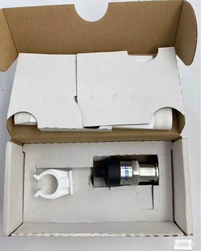 1PC New Festo SPTW-B2R-G14-VD-M12  8000109 Pressure Transmitter Brand