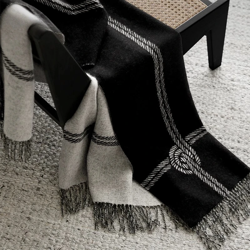 

French knot 100% pure wool ， office black and white gray nap sofa blanket