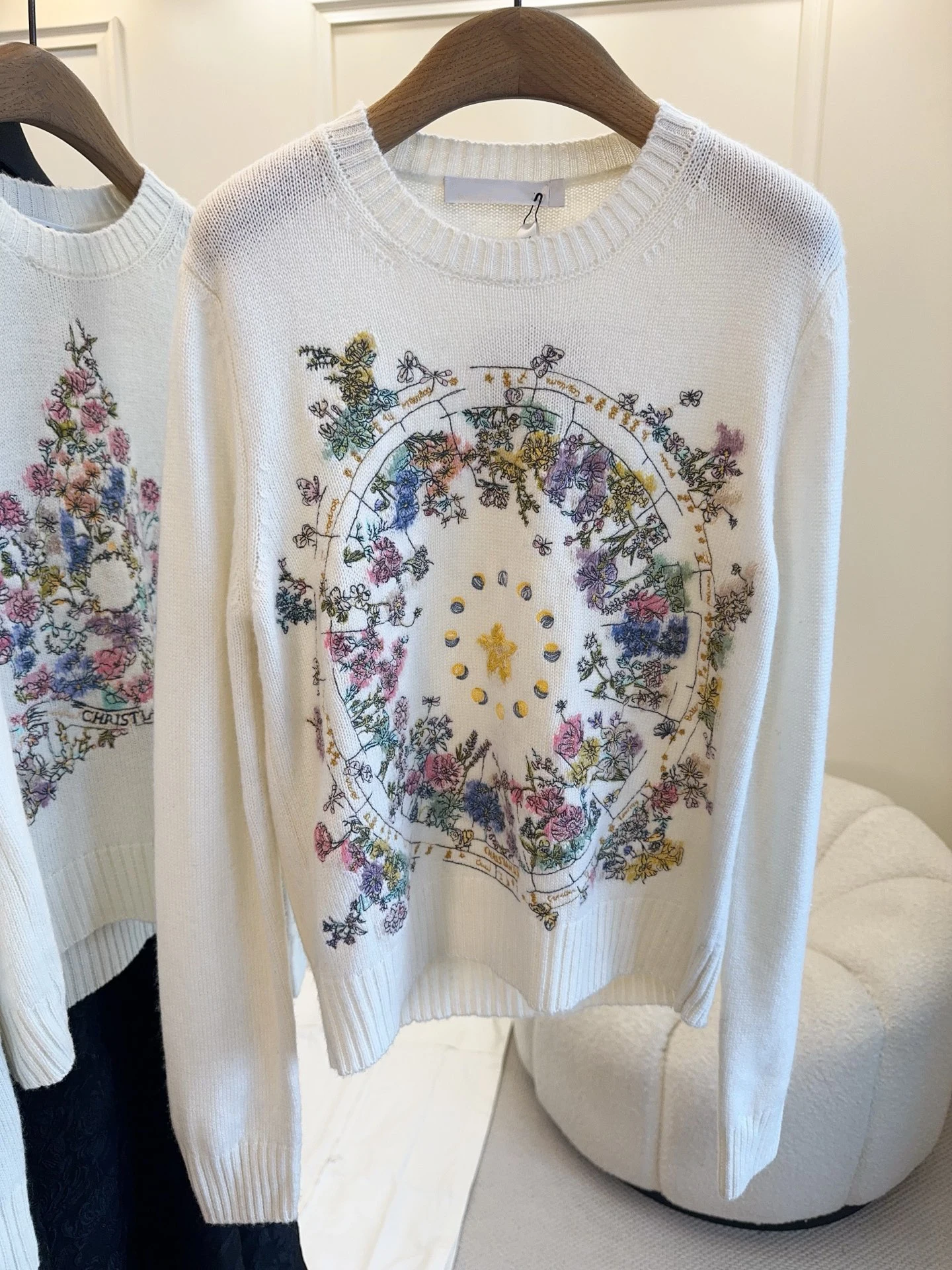 

Мягкий длинный шерстяной свитер све, круглый, с вышивкой, элитный, европейский, женский, модный, свободный крой, осенний...