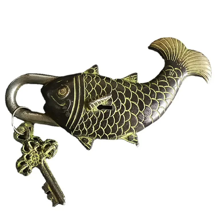 Antique miscellaneous antique bronze 18 cm long bronze fish lock home office pendant