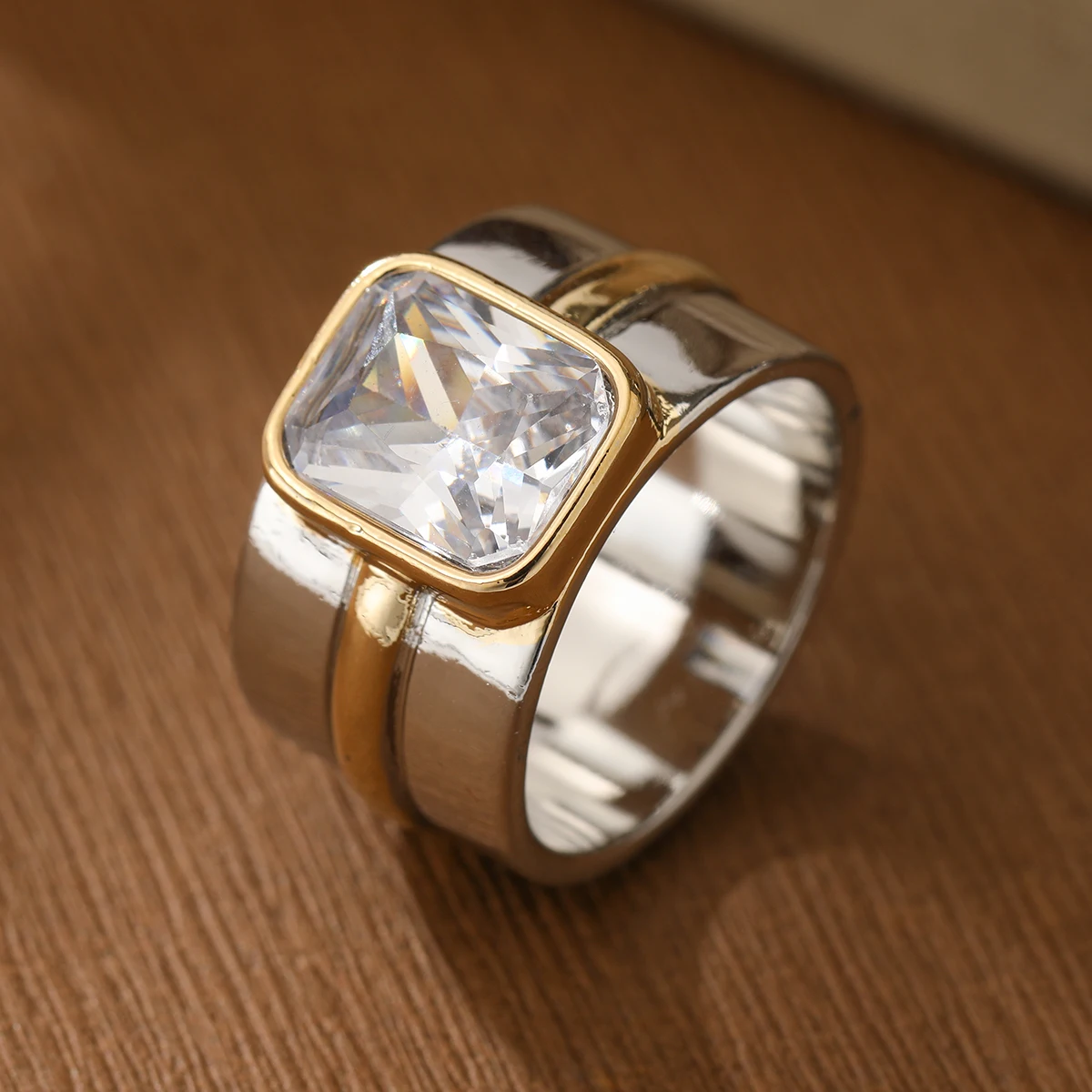 Simple Two-Color Square Artificial Gemstone Copper Jewelry Ring for Ladies. Suitable for Daily Wear and Commuting.