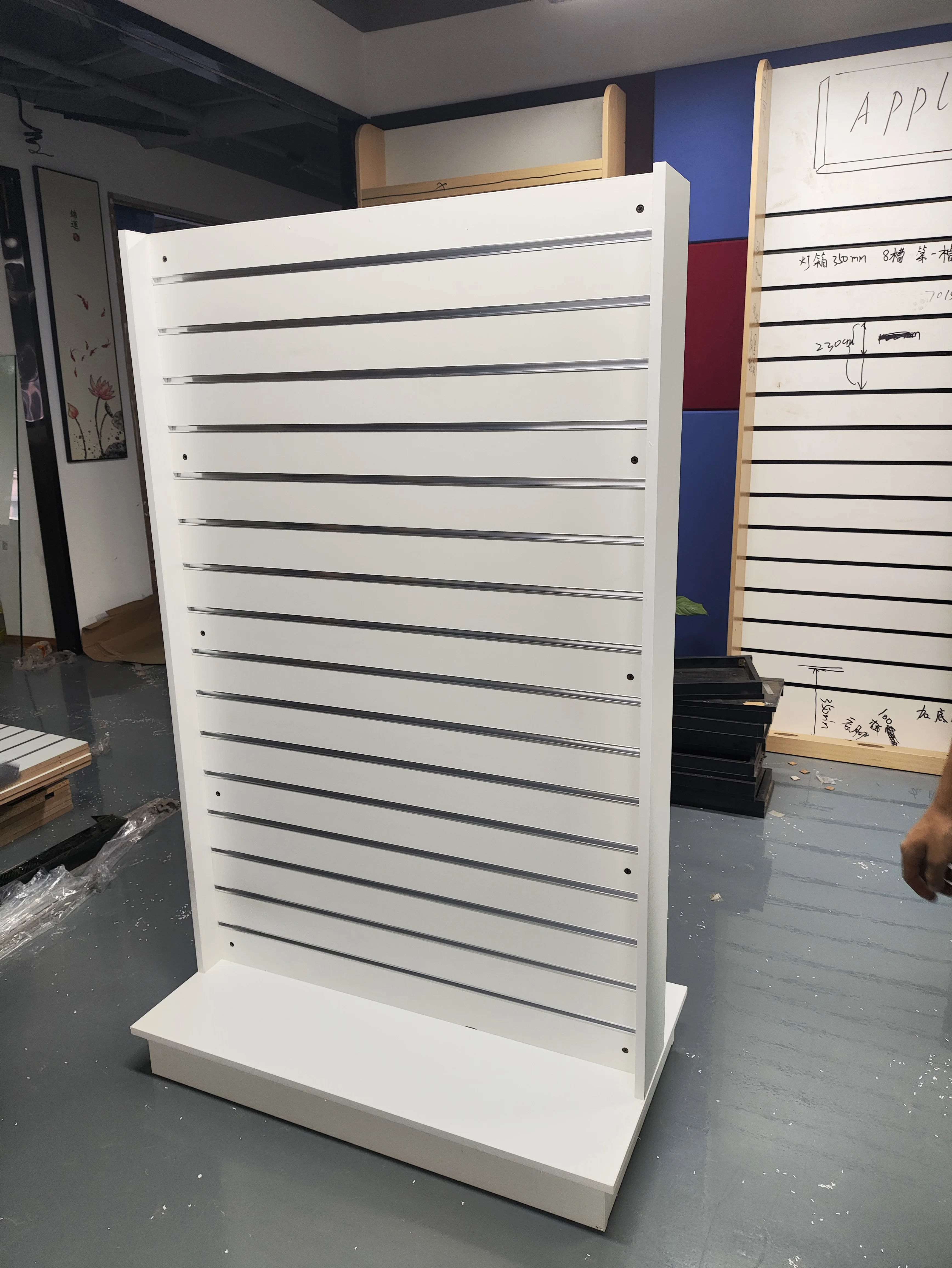 HIKUYA Fábrica Atacado H Forma Display Dupla Face Slatwall Gôndola Mdf Slatwall Expositor para Loja de Compras