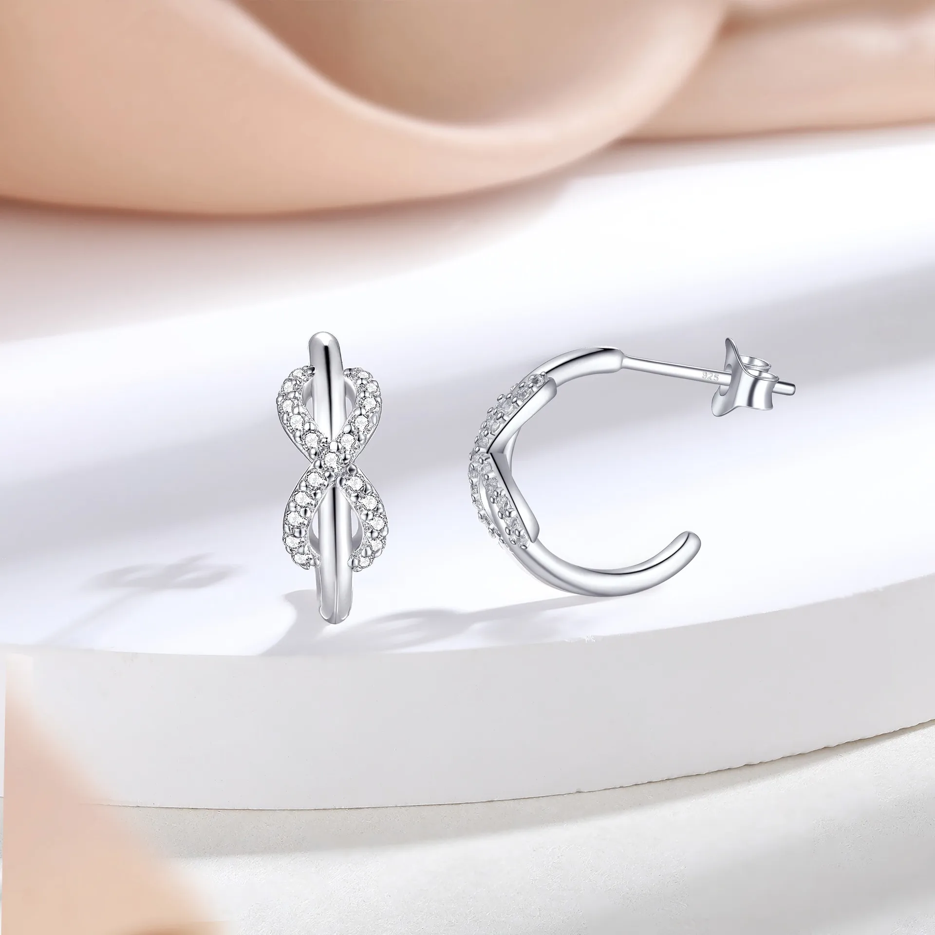 Small Fragrant Style Double C Earrings 925 Silver Simple and Small, Exquisite Personality Circle Earrings, Female Design Sense