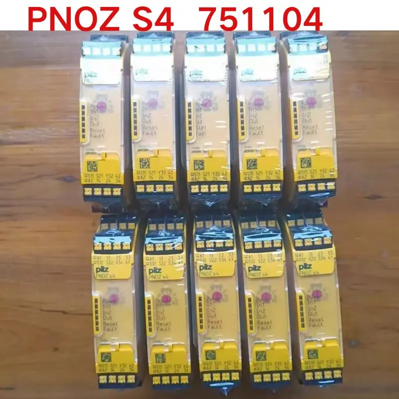 brand-new  Safety relay  PNOZ S4  751104