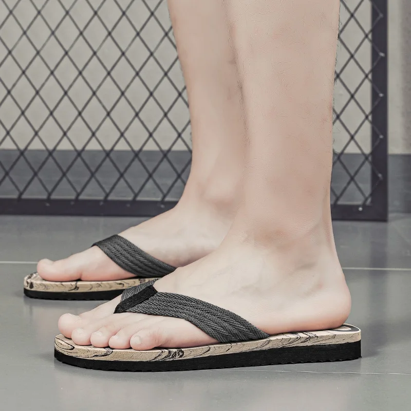 HKDQ Hot Sale Men's Flip-flops Fashion Red Flat Slippers For Men Outdoor Non Slip Beach Slippers Man Cheap Summer Flip flops view 5