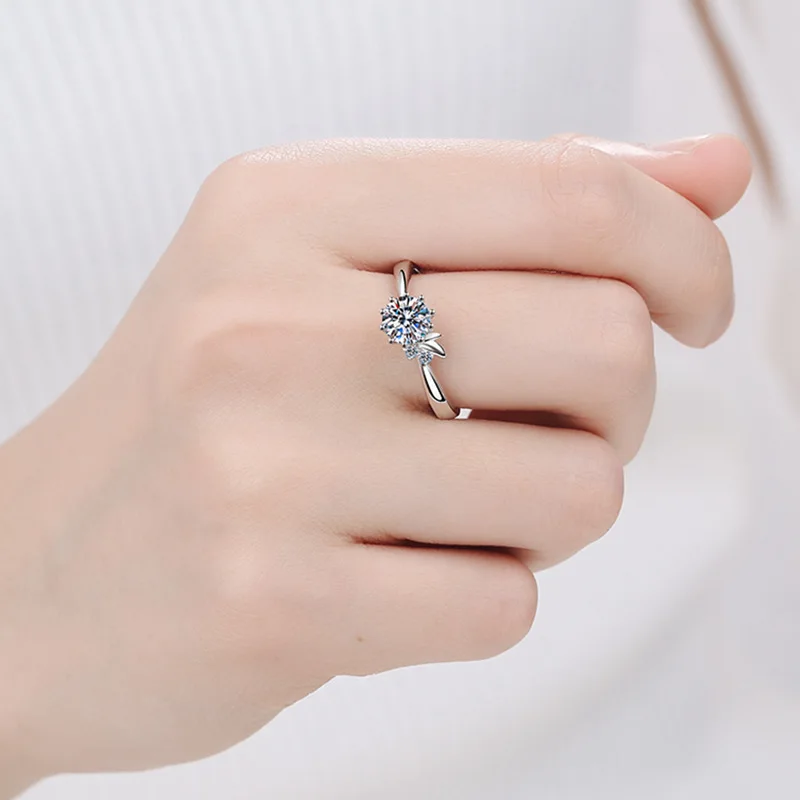Exquisite Platinum PT950 Simple Moissanite Women's Ring Flower Diamond-studded Ring Suitable for Wedding Birthday Gifts